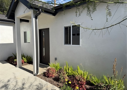 1072 N Vinedo Avenue - Photo 1