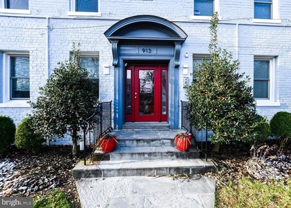 913 Quincy Street Ne - Photo 1