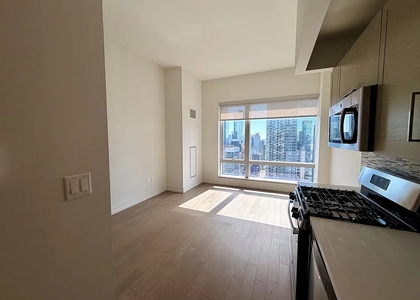 555 10th Avenue - Photo 1