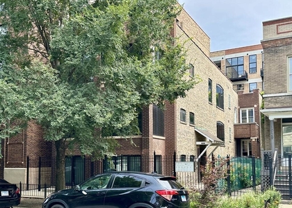 1933 N Fairfield Avenue - Photo 1