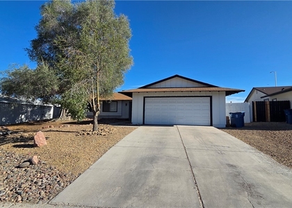3913 Oakhill Avenue - Photo 1