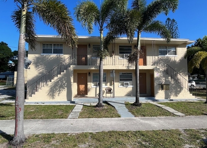 800 Douglass Avenue - Photo 1