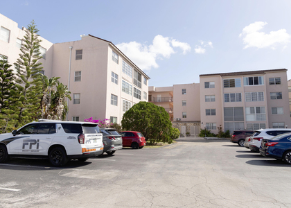 2851 Somerset Drive - Photo 1