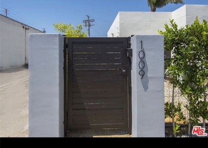 1009 Palms - Photo 1