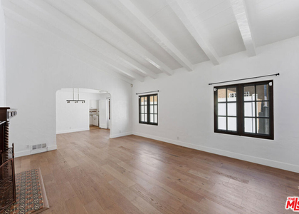 537 N Poinsettia Place - Photo 1