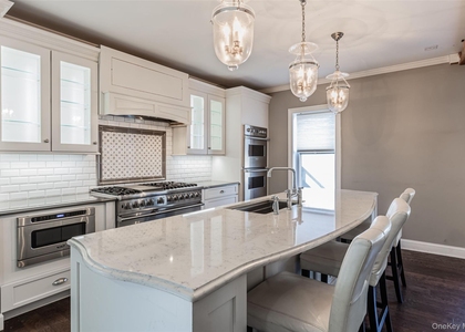 606 E Jericho Turnpike - Photo 1