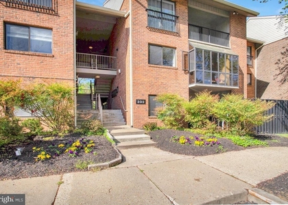 302 Hilltop Lane - Photo 1