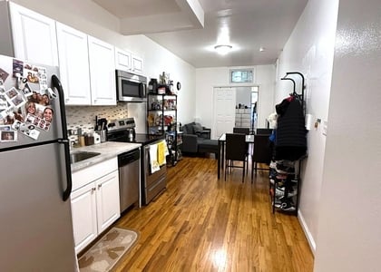 AUGUST 1 - Washer/Dryer In Uni - Photo 1
