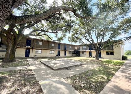 201 S Kaysie Street - Photo 1