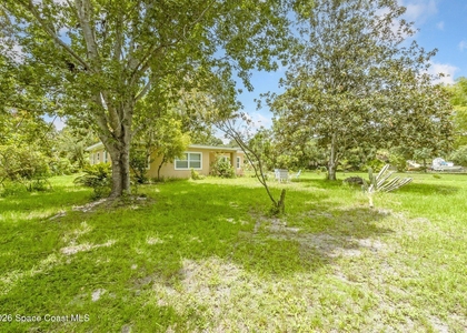 175 Nw Valencia Road - Photo 1