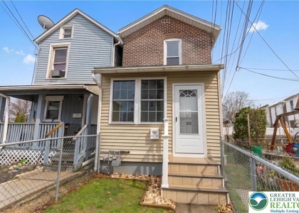 1014 Hoe Street - Photo 1