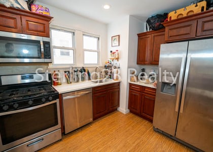 42-03 21st avenue Astoria - Photo 1