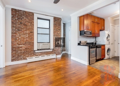 East 18 Street - Photo 1
