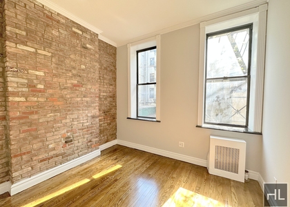 Mott Street - Photo 1