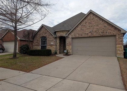 921 Raleigh Path Road - Photo 1