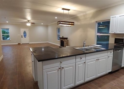 1012 E Oak Street - Photo 1