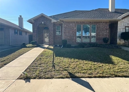 1506 Poinsettia Boulevard - Photo 1