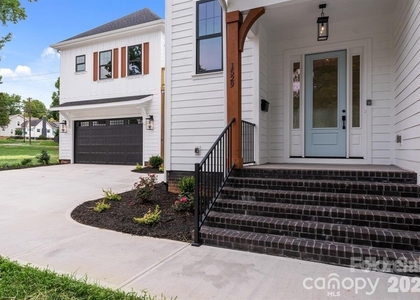 1529 Beckwith Place - Photo 1