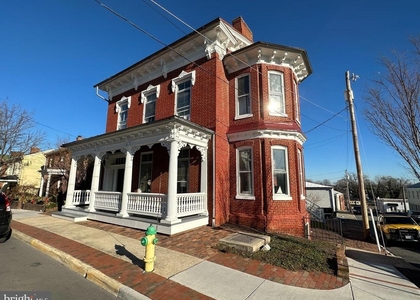 418 N Loudoun Street - Photo 1