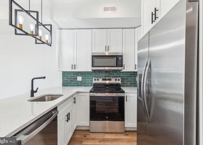 415 W York Street - Photo 1