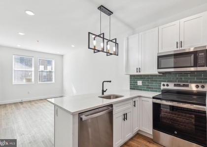 415 W York Street - Photo 1