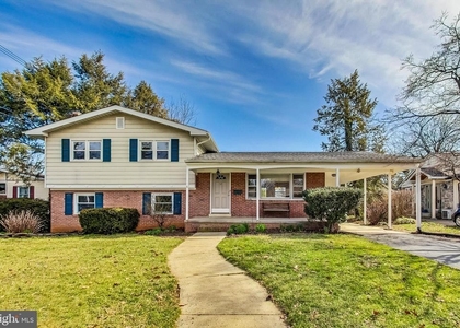 1208 Pinewood Drive - Photo 1
