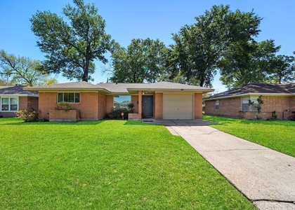 1115 W 31st Street - Photo 1