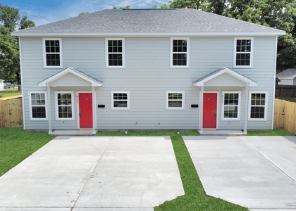 8595 Parkway Dr - Photo 1