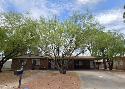 302 Quincy Avenue - Photo 1