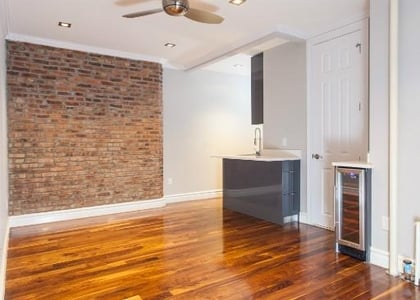 Lexington Ave - Photo 1
