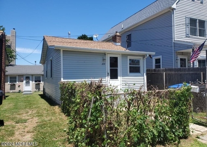 235 Bay Avenue - Photo 1