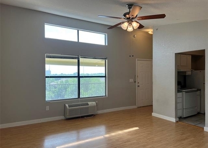 701 W Sycamore Street - Photo 1