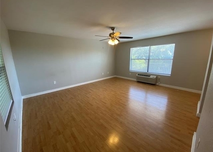 701 W Sycamore Street - Photo 1