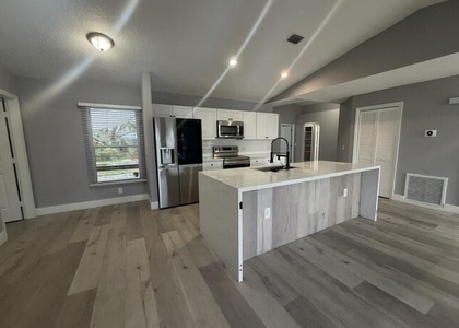 1717 Sw Burlington Street - Photo 1