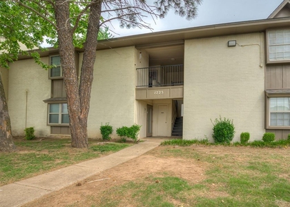 1725 E Lindsey Street - Photo 1