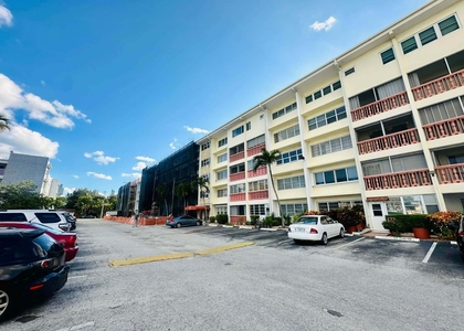 215 Se 3rd Avenue - Photo 1