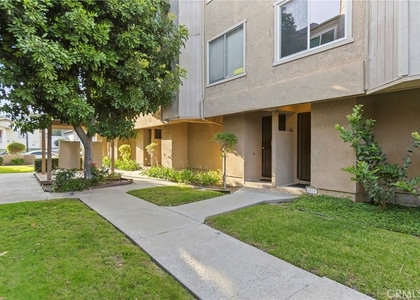 334 S Walnut - Photo 1