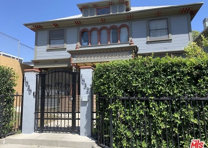 1032 S Burlington Avenue - Photo 1