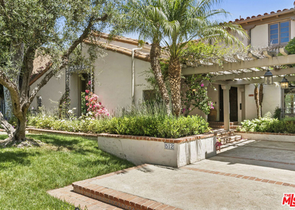 512 N Palm Drive - Photo 1