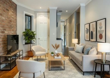 309 East 8th Street - Photo 1