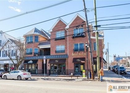 112 N Broadway Street - Photo 1