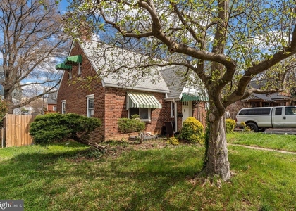 715 N George Mason Drive - Photo 1