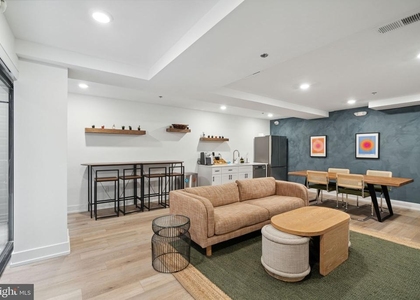 901 Leland - Photo 1