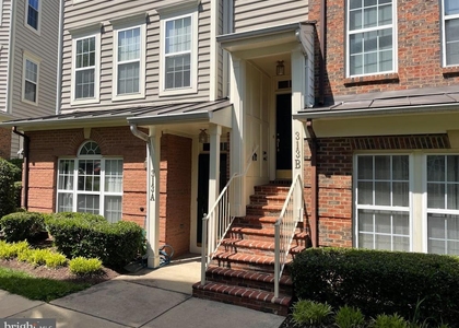 313 Cross Green Street - Photo 1