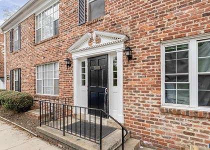 2517 Hydraulic Rd - Photo 1