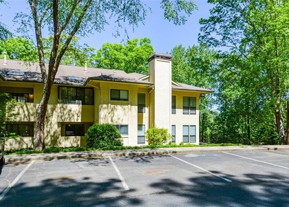 607 Lismore Se - Photo 1