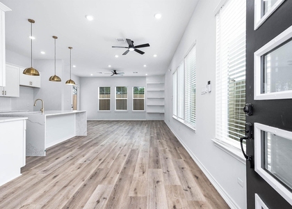 2716 Spence Street - Photo 1