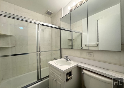East 46 Street - Photo 1