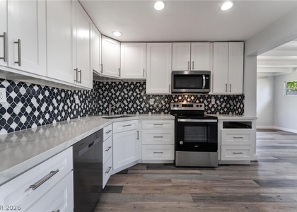 1921 Franklin Avenue - Photo 1