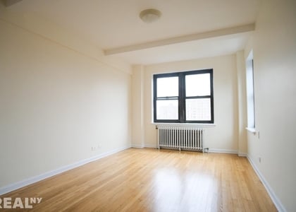 Amsterdam Ave - Photo 1